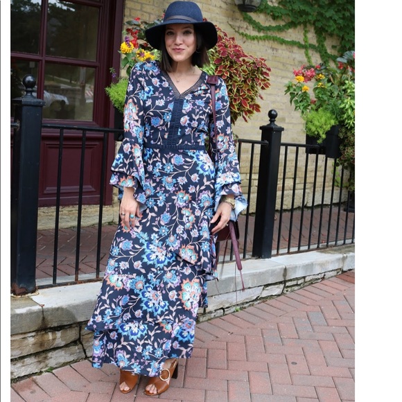 ella moon Dresses & Skirts - Ella Moon- Bell sleeve dress